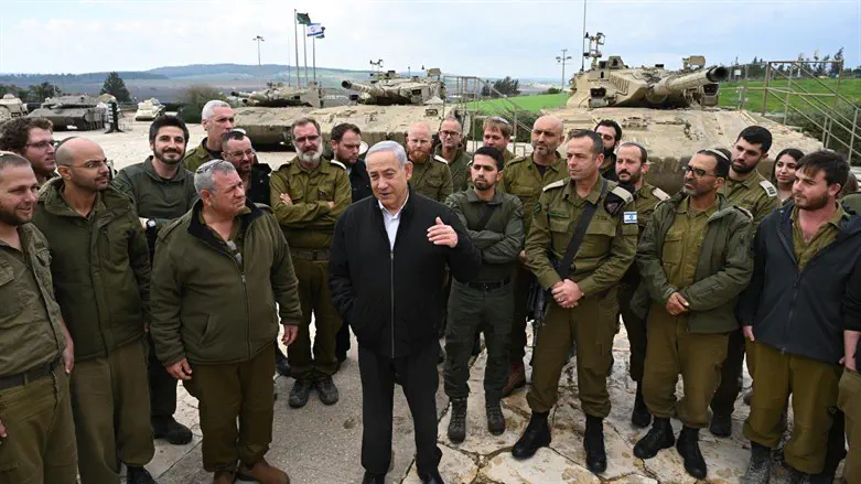 Netanyahu meets soldiers in Latrun