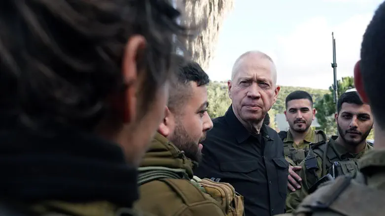 Defense Minister Gallant meets soldiers