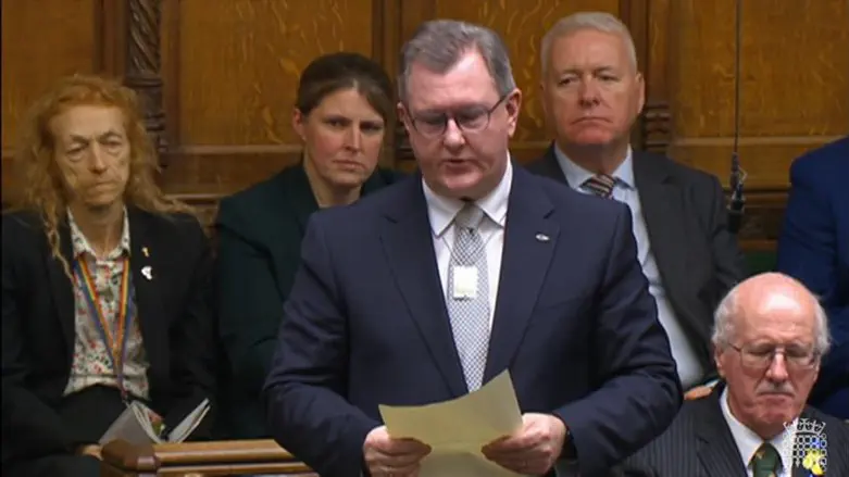 British parliament wears hostages dog tags