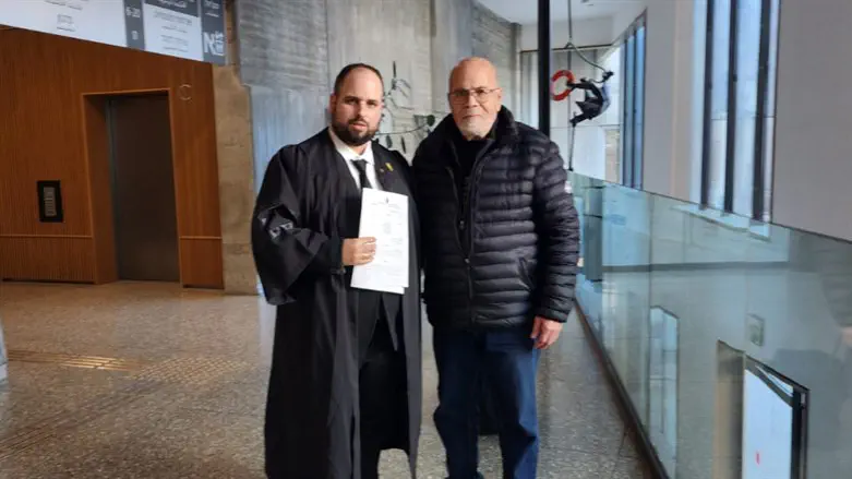 עפ פסק ביהמ"ש. כרסנטי ועורך דינו שלומי בן סבו