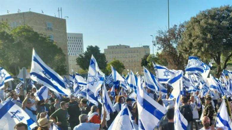 עצרת, אילוסטרציה