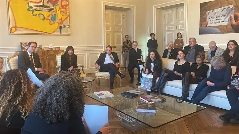 Hostages' families in Paris