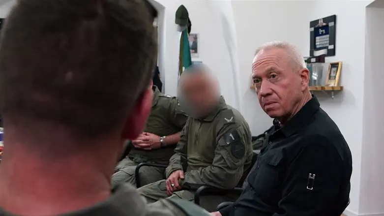 Gallant meets Yamam soldiers