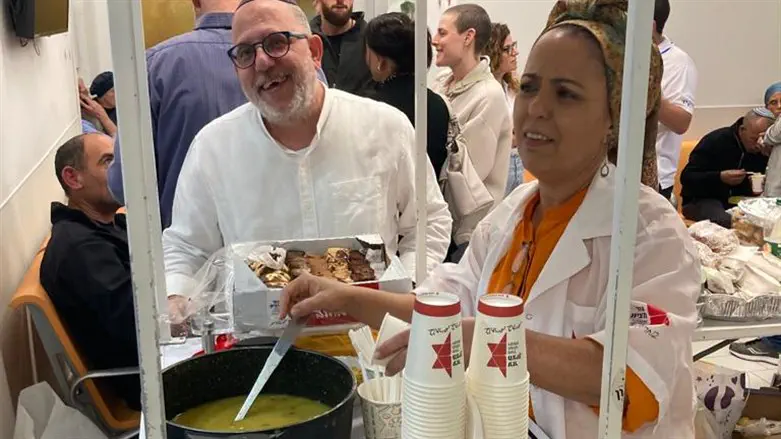 בחלוקת המרקים