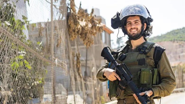 סרן במיל' בנצי