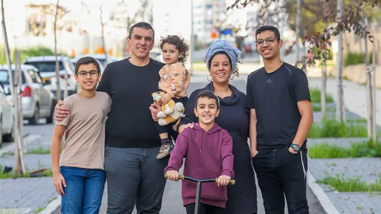 הודיה חיוט ומשפחתה