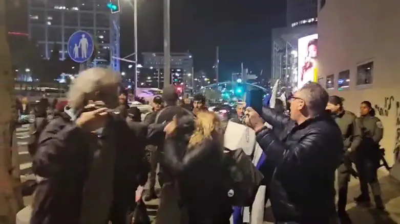 Кадр из видео с места событий