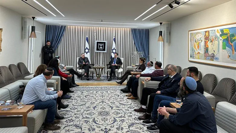 המפגש עם המשפחות