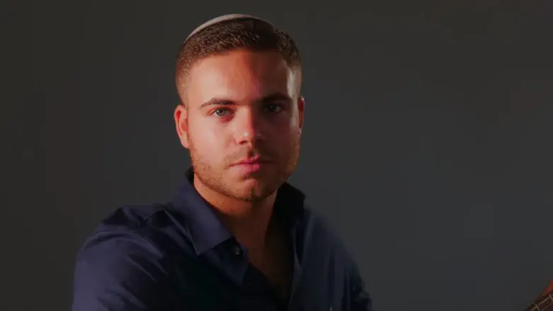 אליה אביב