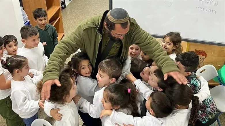 מי רוצה לתת חיבוק לחייל? מיזם 'פשוט תודה'