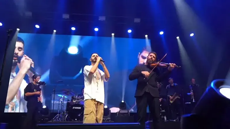 Eden Hason and Mordechay Shenvald on stage in L