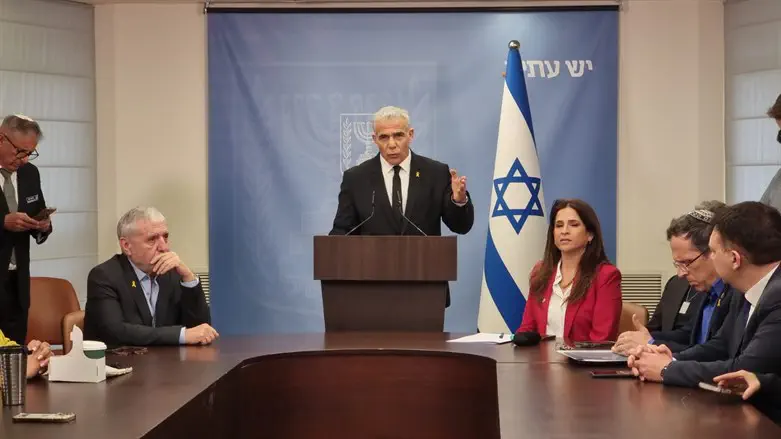 לפיד בישיבת הסיעה