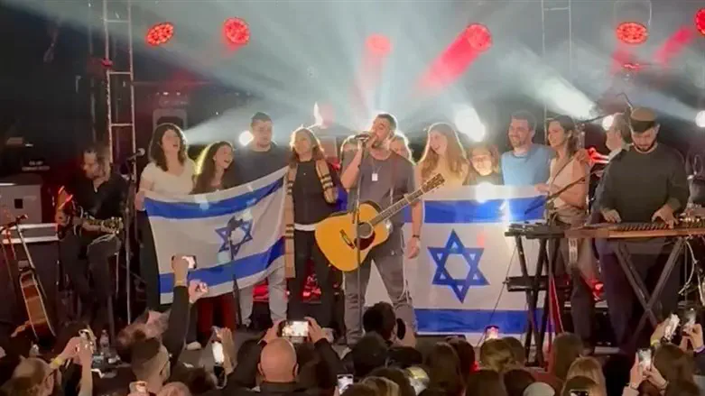 ישי ריבו והסטודנטים היהודים שרים