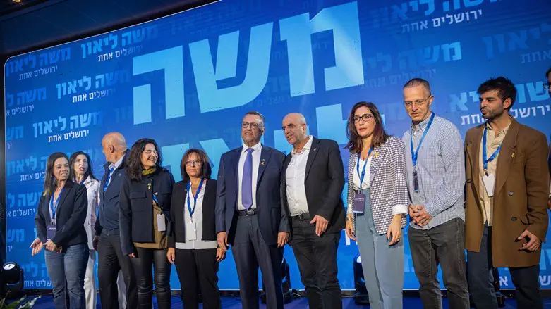 רה"ע הנבחר של ירושלים משה ליאון עם חברי רשימתו