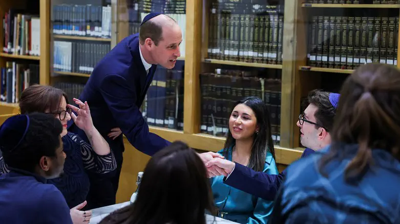 Prince William meets Jewish students in discussion on antisemitism