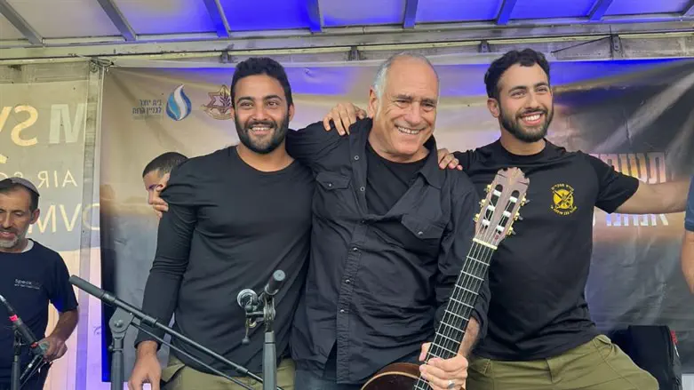 ברוזה ופרייס (מימין)