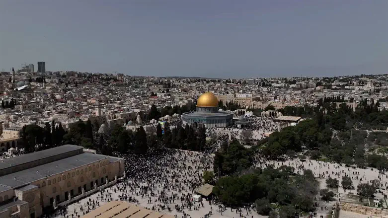 יום שישי ראשון של רמדאן בהר הבית. ארכיון