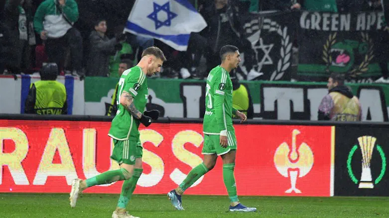 שחקני חיפה הערב. כמעט