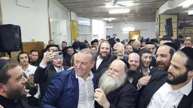 החגיגות ברחובות
