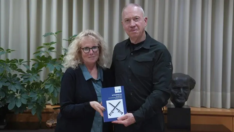 השר גלנט ונציבת קבילות חיילים