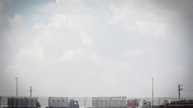 aid trucks enter Gaza