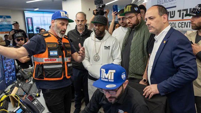 Floyd Mayweather at United Hatzalah HQ
