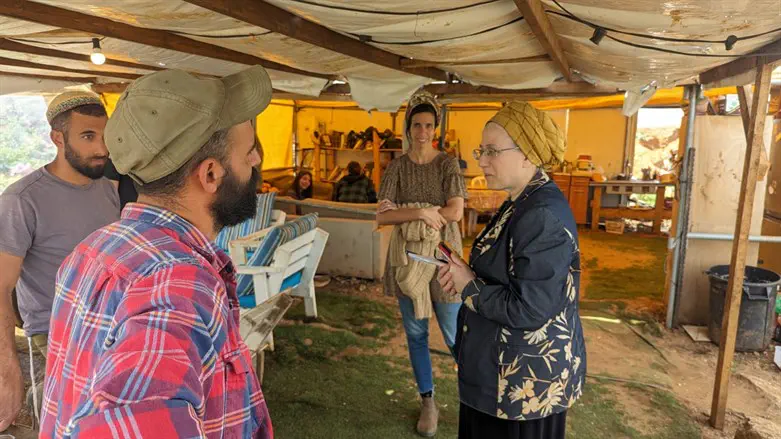 השרה סטרוק במהלך הסיור