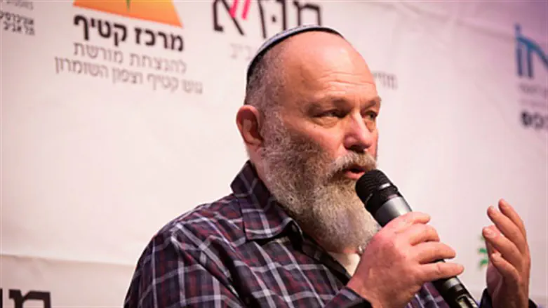 אפי איתם