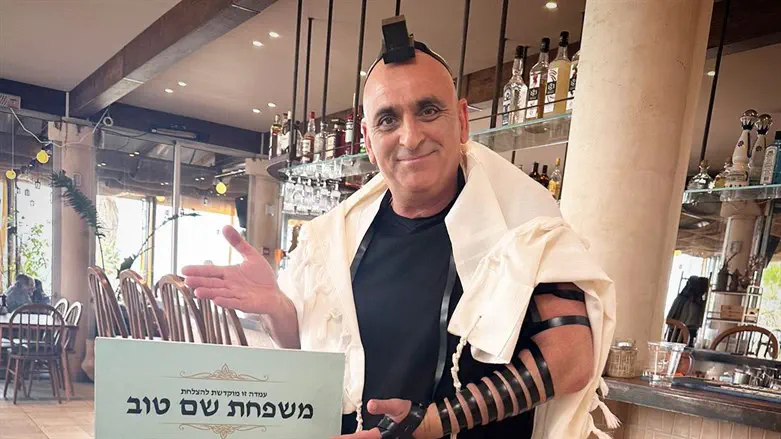 יובל שם טוב ודוכן התפילין