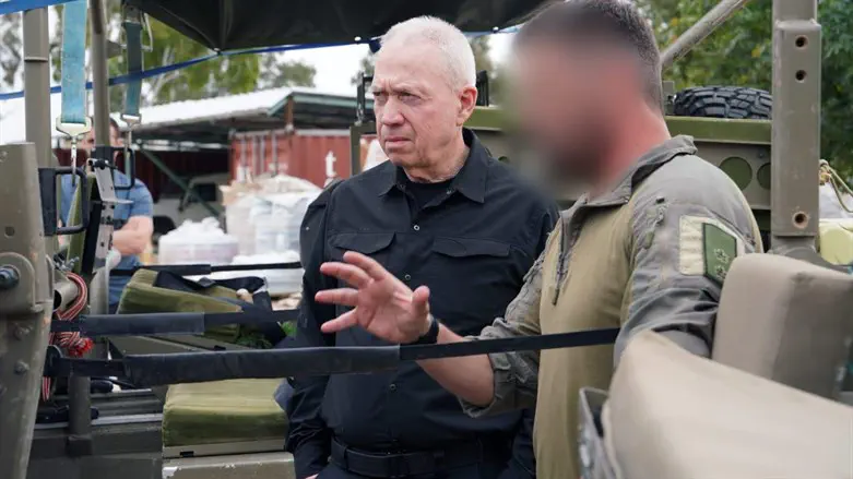 Йоав Галант