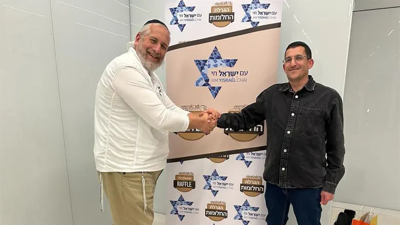 שמואל סקט עם הזוכה מאיר פרידמן