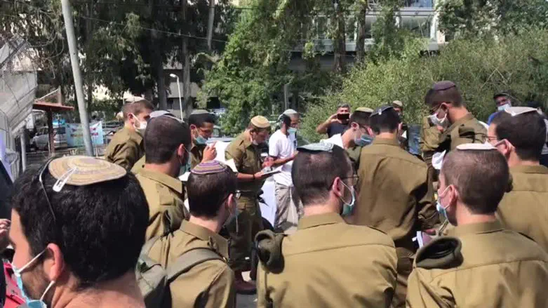 תלמידי ישיבות הסדר מסיימים מסכת ביום הגיוס