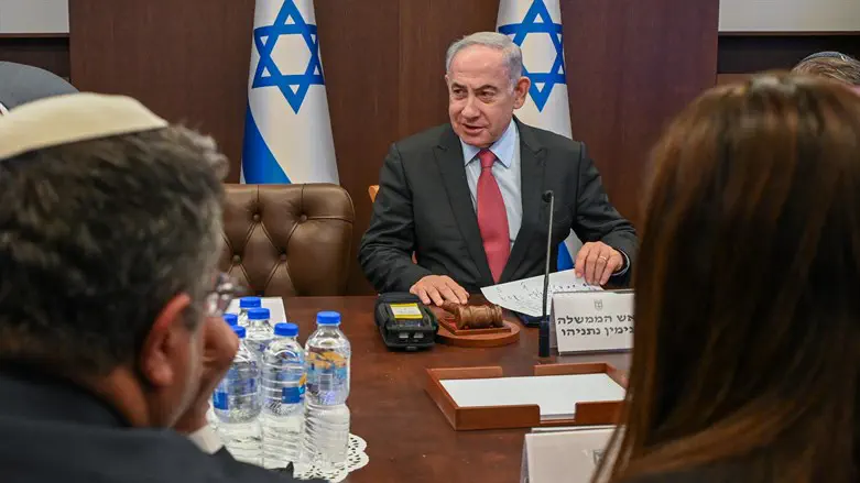 נתניהו בישיבה