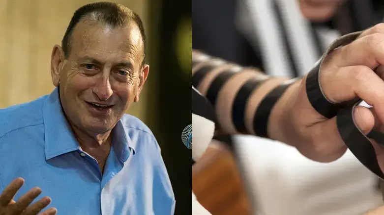 רון חולדאי לצד תפילין