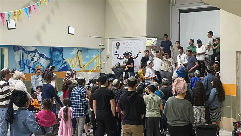 חוזרים לשדרות