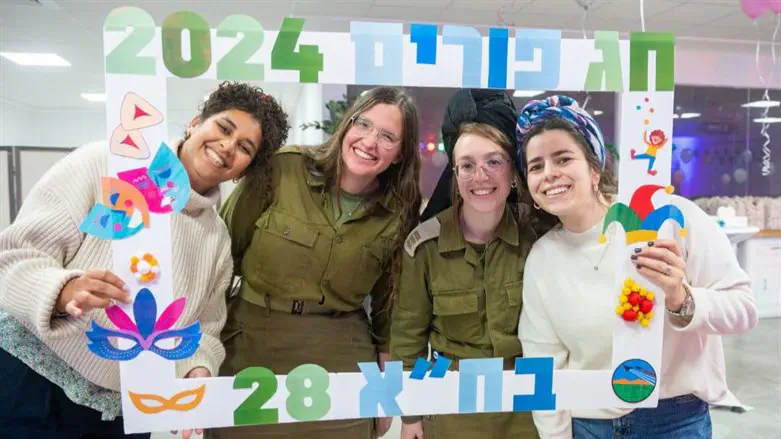 החיילות חגגו פורים