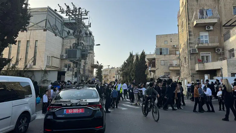 מחוץ לזירה בבית וגן