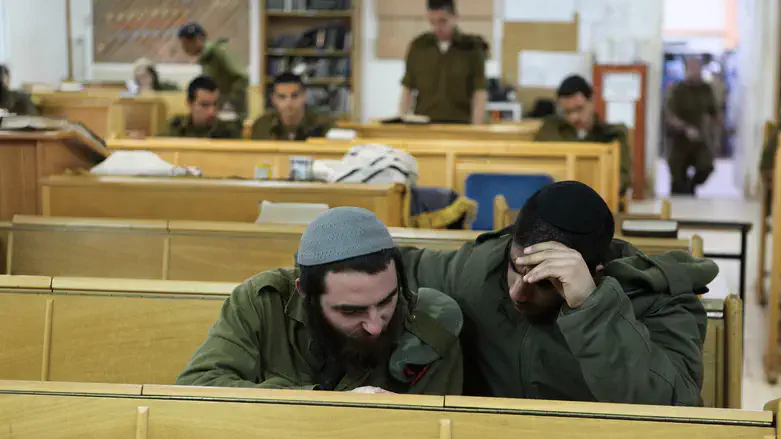 Haredi soldiers learning Torah