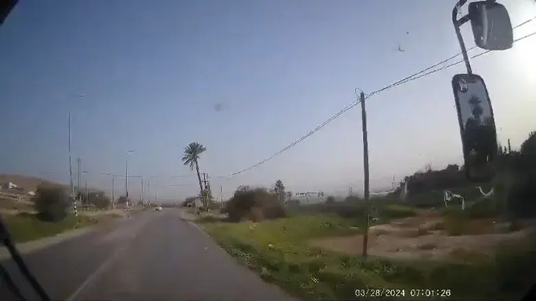 Вид из автобуса, подвергшегося обстрелу