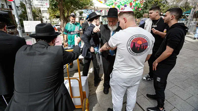 דוכן להנחת תפילין בתל אביב