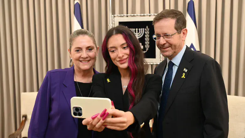 עדן גולן עם הנשיא הרצוג ורעיתו מיכל