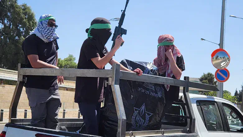 Спектакль, имитирующий террористов