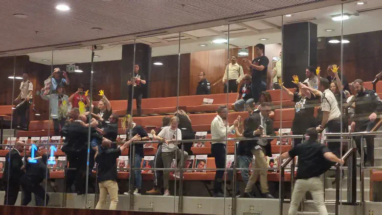 Семьи похищенных в Кнессете