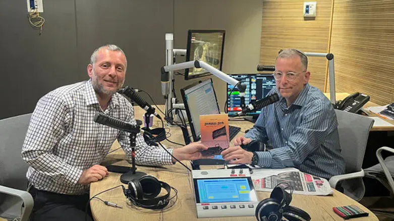 בני טיטלבוים והרב נתנאל אלישיב