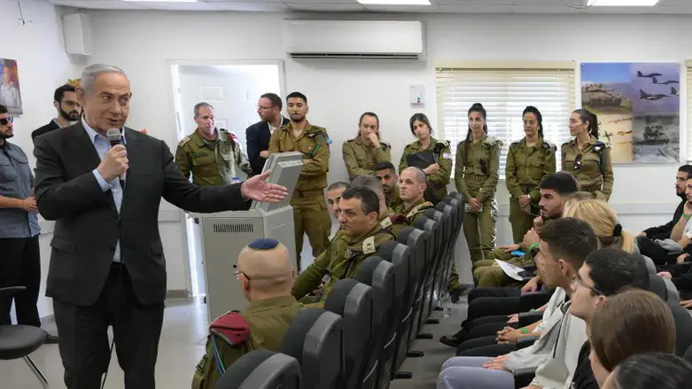 Netanyahu with new IDF recruits