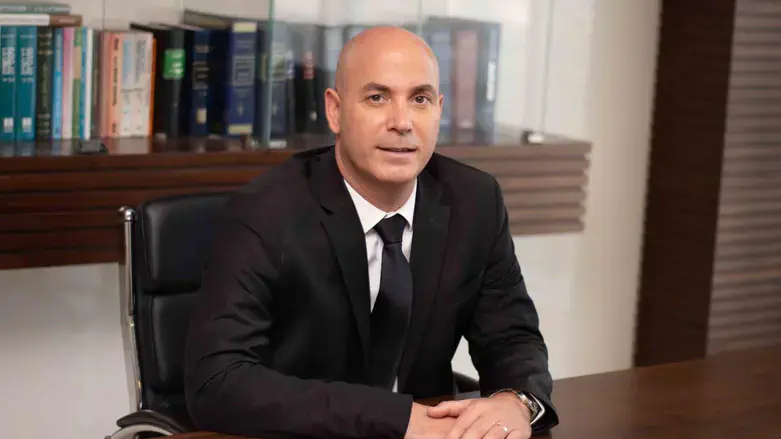 עורך דין יוסי חמצני