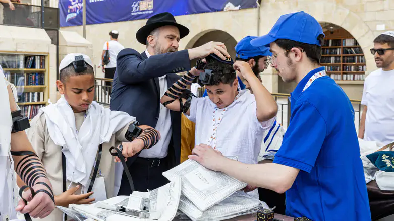 חגיגת בר המצווה לנערים יתומים