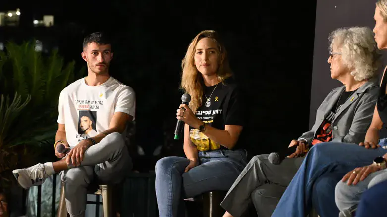 Speaking at Hostages Square