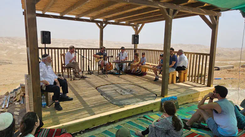 מצפה לזכר יוני ברנד