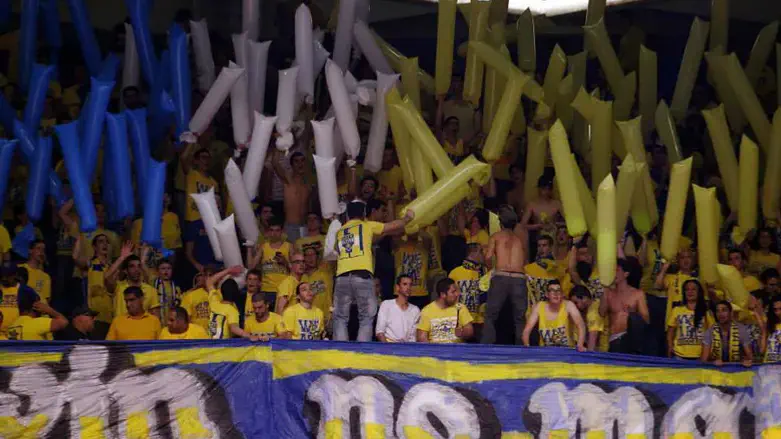 אוהדי מכבי ת"א (ארכיון). יגיעו לסרביה